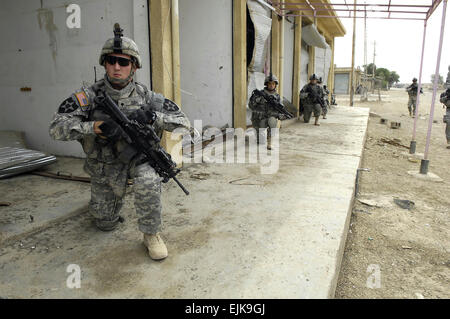 U.S. Soldiers from 1-38th Infantry Battalion, 4th Brigade, 2nd Stock ...