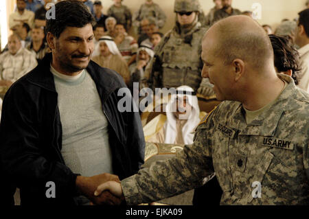 U.S. Army Lt. Col. Thomas Boccadi, commander of 1st Battalion, 14th Infantry Regiment, 2nd Stryker Brigade Combat Team, 25th Infantry Division, shakes hands with a recently released detainee during a ceremony at an Iraqi police station in Tarmiya, Iraq, March 19, 2008.  Tech. Sgt. William Greer Stock Photo