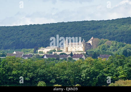 The Château de Rully seen from the Canal du Centre, Burgundy, France. Stock Photo