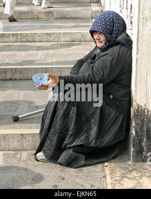 Venice, Province of Venice, ITALY. 6th Oct, 2004. An elderly indigent woman on the steps of the Ponte della Paglia in Venice begs for alms as tourists pass her by. © Arnold Drapkin/ZUMA Wire/Alamy Live News Stock Photo