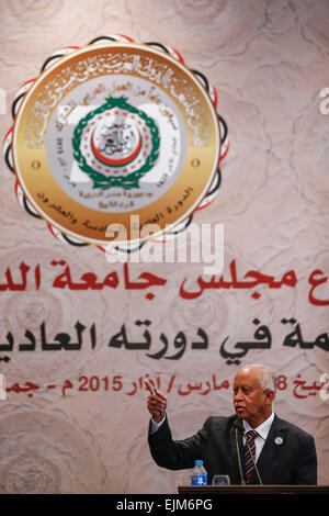 (150329) -- SHARM EL-SHEIKH, March 29, 2015 (Xinhua) -- Yemeni Foreign Minister Riyad Yassin speaks during a press conference after the closing session of the Arab League Summit in Sharm el-Sheikh, Egypt, on March 29, 2015. Arab League (AL) member states called Sunday for immediate withdrawal of Houthi rebels from the Yemeni capital Sanaa.(Xinhua/Cui Xinyu) (zhf) Stock Photo