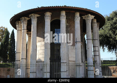 Italy. Rome. The circular temple of Hercules Victor (formerly tought to be a Temple of Vesta). Built in the second century B.C.