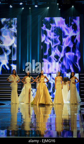 Sun City, South Africa. 29th Mar, 2015. Contestants catwalk during the Miss South Africa 2015 Pageant and Celebration in Sun City, South Africa, on March 29, 2015. The Miss South Africa 2015 Pageant and Celebration was held here Sunday. Liesl Laurie from Johannesburg, 23, was crowned Miss South Africa 2015, and the runners-up are Refilwe Mthimunye from Bronkhorstspruit (1st Princess) and Ntsiki Mkhize from Kliprivier, Midvaal (2nd Princess). © Zhai Jianlan/Xinhua/Alamy Live News Stock Photo