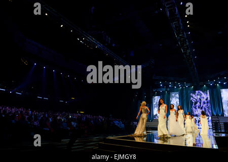 Sun City, South Africa. 29th Mar, 2015. Contestants catwalk during the Miss South Africa 2015 Pageant and Celebration in Sun City, South Africa, on March 29, 2015. The Miss South Africa 2015 Pageant and Celebration was held here Sunday. Liesl Laurie from Johannesburg, 23, was crowned Miss South Africa 2015, and the runners-up are Refilwe Mthimunye from Bronkhorstspruit (1st Princess) and Ntsiki Mkhize from Kliprivier, Midvaal (2nd Princess). © Zhai Jianlan/Xinhua/Alamy Live News Stock Photo