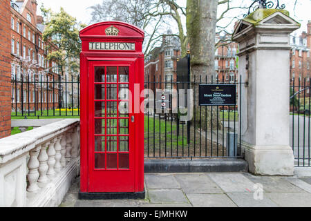 Red phone booth, Mount Street Gardens, London Stock Photo