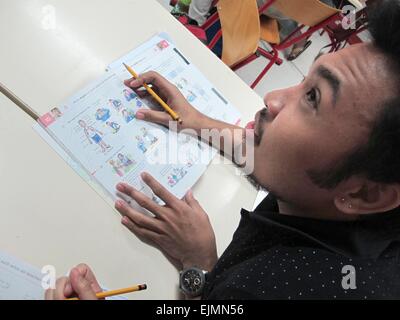 Manila, The Philippines. 16th Jan, 2015. Lorenzo Ancheta and his classmates learn German in a course at the Goethe Insitut in Manila, The Philippines, 16 January 2015. The young Filipinos are trained caregivers and want to go to Germany. Photo: CHRISTIANE OELRICH/dpa/Alamy Live News Stock Photo