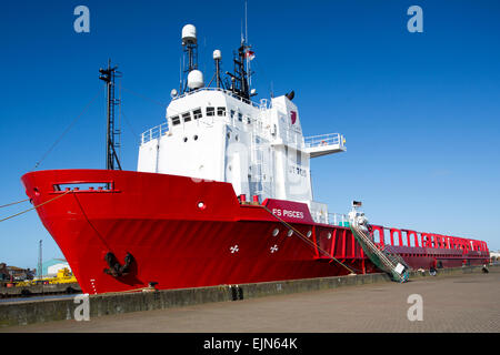 great yarmouth docks ship tied up Stock Photo