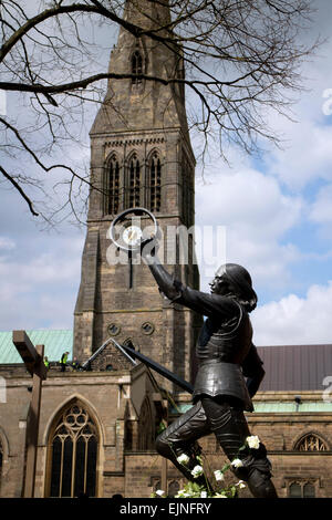 Richard III statue outside Leicester Cathedral, Leicestershire, UK Stock Photo