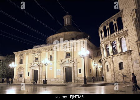 Central Plaça de la Mare de Déu (Plaça de la Seu) with the Basílica de la Virgen de los Desamparados at night in Valencia, Spain Stock Photo