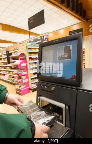 Open Check Till Self service check out till with plastic carrier bags in Fry's food ...
