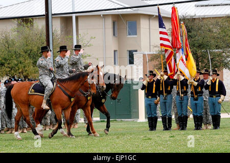 Col. John DiGiambattista left on horseback, the incoming commander of the 1st “Ironhorse” Brigade Combat Team, 1st Cavalry Division; Col. Steve Gilland center on horseback, the outgoing Ironhorse commander; and Brig. Gen. Michael Bills, commander of the 1st Cavalry Division right on horseback, salute the 1st Cavalry Division Honor Guard at the Ironhorse change of command and assumption of responsibility ceremony April 7 at Fort Hood, Texas. The brigade said farewell to Gilland and welcomed DiGiambattista and Command Sgt. Maj. Joseph Cornelison, the incoming senior noncommissioned officer of th Stock Photo