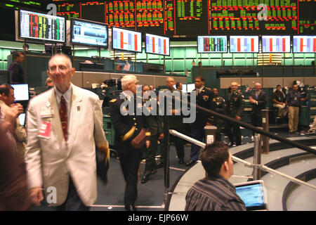 New York Mercantile Exchange employees applaud as retired Brig. Gen. Arnold Albert front and Brig. Gen. Peter S. Lennon, commander, 316th Sustainment Command Expeditionary, lead a group of local-area Soldiers through the trading room floor, June 14. The NYMEX hosted the group of Soldiers and veterans, who rang the closing bell in honor of the U.S. Army's 235th Birthday. Stock Photo