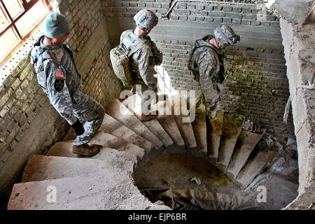 U.S. Army Soldiers leave an overwatch position in Taji, Iraq, March 7, 2010. The Soldiers are assigned to the 2nd Infantry Division's Headquarters Company, 2nd Battalion, 23rd Infantry Regiment, 4th Stryker Brigade. The battalion maintained security positions outside polling locations the day of the Iraqi national elections.  Spc. Venessa Hernandez Stock Photo