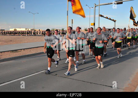 Colonel Thomas Dorame, commander, 2nd Heavy Brigade Combat Team, 1st Armored Division, leads the 2nd HBCT, 1st AD, during the Team Bliss run, July 20. The purpose of the division run, in which all subordinate battalions of the 1st Armored Division participated, was to strengthen and build esprit de corps throughout the units stationed at Fort Bliss, Texas.  Sgt. 1st Class Charles Lovitt, 2nd HBCT, 1st AD Stock Photo