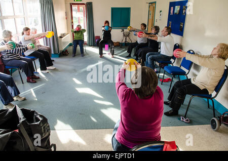 Occupational therapy for multiple sclerosis  patients by professional instructor in Glastonbury, UK. Stock Photo