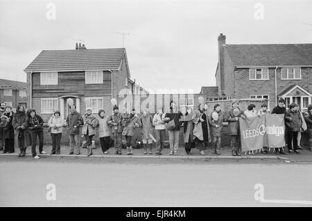 Campaign for Nuclear Disarmament protestors gathered between Greenham Common and Ashford Hill to demonstrate against nuclear weapons. 1st April 1983. Stock Photo