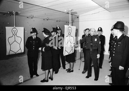 English police officers tour a firing range at a New York Police Department in America 2nd October 1964. *** Local Caption *** WatScan - - 05/01/2010 Stock Photo