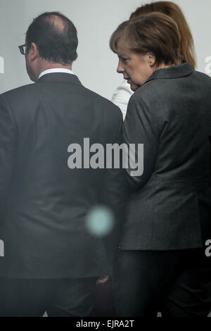 Berlin, Germany. 31st Mar, 2015. German Chancellor Angela Merkel (R) and French President Francois Hollande attend a welcome ceremony at the Chancellery in Berlin, Germany, on March 31, 2015. Credit:  Zhang Fan/Xinhua/Alamy Live News Stock Photo