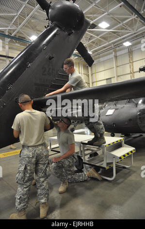 Students of the Army's Training and Doctrine Command's Initial Military Training attend the Utility Helicopter Repairer's Course run by the 128th Aviation Brigade located at Fort Eustis, Va., the morning of June 20 from left to right: Pvt. Tuyen Phan, Pvt. 1st Class Miguel Telles, and Airman Donald Sweeney. The Army's Training and Doctrine Command is responsible for teaching roughly 150 Military Occupational Specialties to enlisted Soldiers using 15 schools across eight locations providing nearly 200,000 Army professionals each year with opportunities to become experts in their field.    Sgt.  Stock Photo