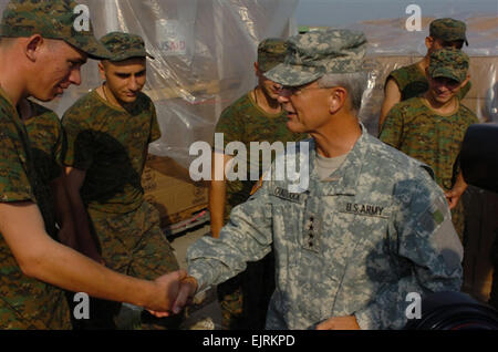 Gen. Bantz J. Craddock, commander of U.S. European Command, speaks to Georgian soldiers Aug. 21. The Georgian soldiers are working hand-in-hand with U.S. Soldiers and assisting with the delivery of humanitarian assistance supplies to the people of the former Soviet republic.  Navy Lt. Cmdr. John Ga Stock Photo