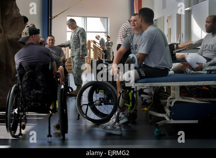 Army Sgt. James Ford and the Chief of Staff of the Army, GEN. George W. Casey Jr., talk while other Soldiers practice physical therapy at the Center for the Intrepid, Ft. Sam Houston, TX, on Nov. 17, 2008.  Army photo by D. Myles Cullen released Stock Photo