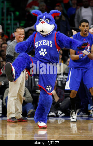 Overtime. 30th Mar, 2015. Philadelphia 76ers mascot Franklin reacts to his dunk during the NBA game between the Los Angeles Lakers and the Philadelphia 76ers at the Wells Fargo Center in Philadelphia, Pennsylvania. The Los Angeles Lakers won 113-111 in overtime. © csm/Alamy Live News Stock Photo