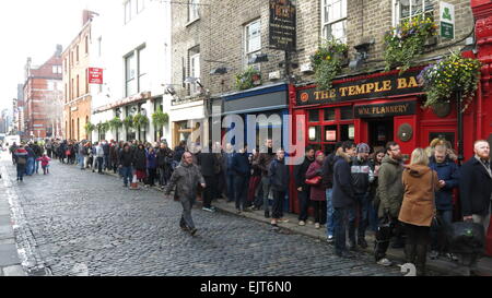 Dublin, Ireland. 31st Mar, 2015. Image Of People Queuing In Dublin's 