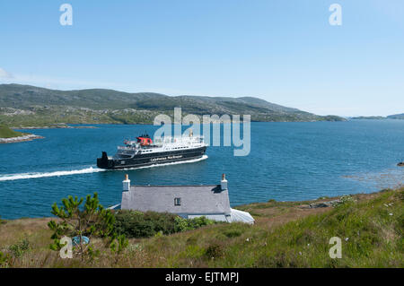 tarbert uig  ferry port mv hebrides sailing Stock Photo