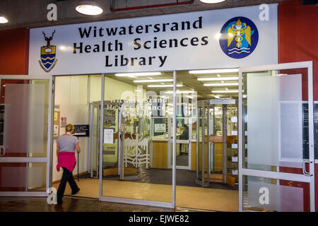 Johannesburg South Africa,Parktown,Wits University,University of the Witwatersrand,higher education,campus,Health Sciences Library,student students en Stock Photo