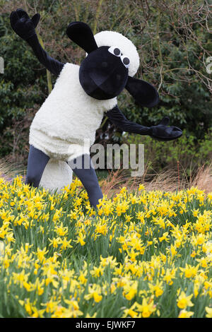 Shaun the Sheep with daffodils. Kew Gardens' Easter Festival 'Shaun the Sheep' opens at Kew Gardens on 28 March and runs to 12 April 2015. Stock Photo