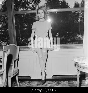 Lee Bouvier, actress & sister of Jacqueline Kennedy Onassis, pictured at The Savoy Hotel in London 19th September 1967.    Lee Bouvier 34 is in London for her TV acting debut in David Susskind's £120,000 production of 'Laura'.    She is using her maiden name as she prefers 'to keep my stage and private life separate'.    Married to Anthony Stanislas Radziwill, her full title is Princess Lee Radziwill. Stock Photo