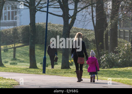 Primary-school age children and their parents walking to primary school on a cold winter morning, Wales UK Stock Photo