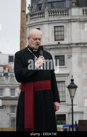 London,UK. 3rd March, 2015. Hundreds of people watch The Passion of Jesus , a recreation of the story of the crucifixion and resurrection of Jesus Christ, featuring the Wintershall Players, in Trafalgar square on Good Friday in London. Credit:  See Li/Alamy Live News Stock Photo