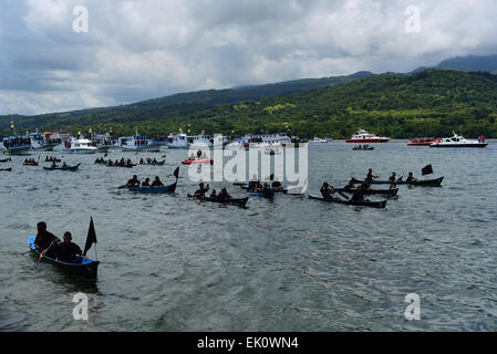 Larantuka, Indonesia. 3rd April, 2015. Boats start a sea ritual journey in bringing an old small wooden box which is believed containing the body of baby Jesus, at Tuan Menino chapel in Larantuka, Flores Island, Indonesia. Stock Photo