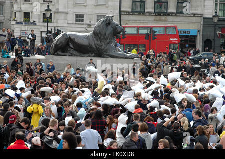 London, UK. 4th April, 2015. Annual pillow fight on Trafalgar Square. Credit:  JOHNNY ARMSTEAD/Alamy Live News Stock Photo