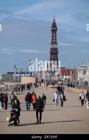 Blackpool UK, 4th April 2015. Weather news, A fantastic sunny Easter Saturday in Blackpool Lancashire. Large crowds flock to the resort to enjoy the sunny weather this Easte. A great early start to the holiday season with the nGuest houses and hotels full and lots of families out enjoying the seaside a great confidence boost  for the Blackpool is back campaign.  Credit: Gary Telford/Alamy live news Stock Photo