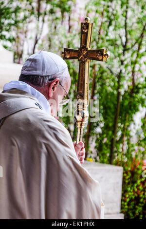 Vatican City. 05th Apr, 2015. Vatican City st Peter's square Pope Francis Easter Mass Credit:  Realy Easy Star/Alamy Live News Stock Photo