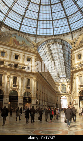 Milan, Italy. 13th Mar, 2015. View of the roofed shopping mall Galleria Vittorio Emanuele II in Milan, Italy, 13 March 2015. Photo: Nicole Becker/dpa - NO WIRE SERVICE -/dpa/Alamy Live News