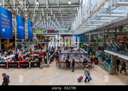 Cafes and Restaurants, Paddington Station, London, England Stock Photo