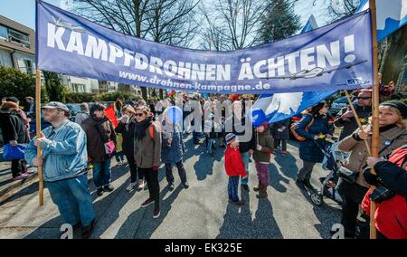 Hamburg, Germany. 6th Apr, 2015. Peace movement demonstrators are holding up a banner that reads 'Kampfdrohnen aechten!' (Boycott combat drones!) during the traditional Easter march in Hamburg, Germany, 6 April 2015. Credit:  dpa picture alliance/Alamy Live News Stock Photo