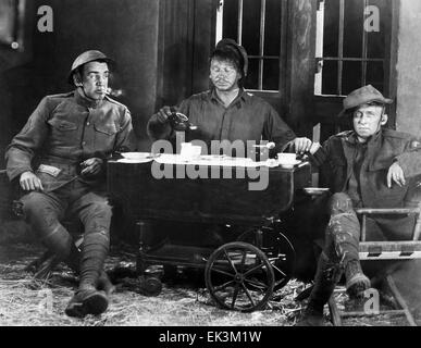Tom Kennedy, Wallace Beery, Raymond Hatton, on-set of the Silent Film 'Behind the Front', 1926 Stock Photo