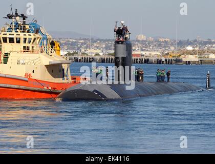 The US Navy Los Angeles-class fast attack submarine USS Pasadena departs Naval Base Point Loma for deployment January 2, 2015 in San Diego, California. Stock Photo