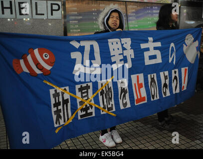 Tokyo, Japan. 7th Apr, 2015. Protestors hold a banner saying 'let's stop building a new base in Henoko' during a rally against a U.S. airbase planned in the Henoko area in Okinawa prefecture, in Tokyo, Japan, April 7, 2015. Some 30 people gathered here Tuesday for the protest. © Stringer/Xinhua/Alamy Live News Stock Photo