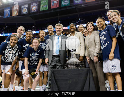 Tampa FL, USA. 7th Apr, 2015. Connecticut Huskies head coach Geno Auriemma and the University of Connecticut Huskies. The NCAA Women's National Champions. Final score of the NCAA Women's Basketball National Championship game played at Amalie Arena in Tampa Florida- Connecticut 63, Notre Dame 53. © csm/Alamy Live News Stock Photo