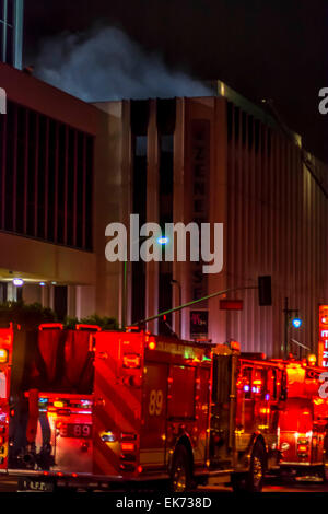 Los Angeles, California, USA. 7th April, 2015. Hi rise fire in Los Angeles.Firefighters rescued 2 civilians from a fire in Los Angeles. Credit:  Chester Brown/Alamy Live News Stock Photo