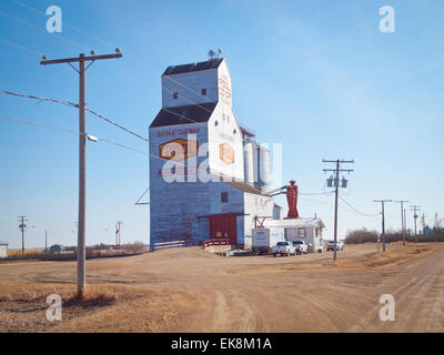 A view of the historic, Saskatchewan Wheat Pool grain elevator in Aberdeen, Saskatchewan, Canada. Stock Photo