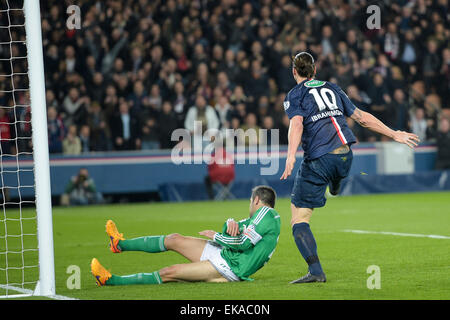 Paris, France. 08th Apr, 2015. French Cup Football. Paris St Germain versus St Etienne. Goal scored by Zlatan Ibrahimovic (PSG) Credit:  Action Plus Sports/Alamy Live News Stock Photo
