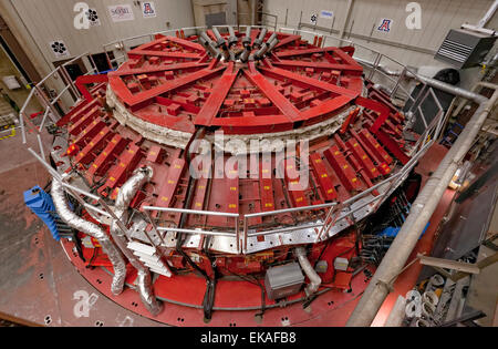 Giant Spinning Mirror Oven, 27.5 Feet in diameter, Steward Mirror Lab, Tucson, AZ Stock Photo