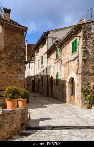 Gasse in Valldemossa, Mallorca, Balearen, Spanien Stock Photo