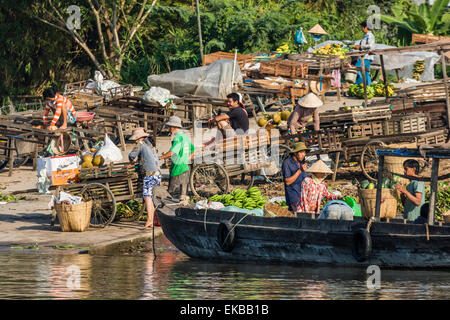 Families at floating market selling produce and wares in Chau Doc, Mekong River Delta, Vietnam, Indochina, Southeast Asia, Asia Stock Photo